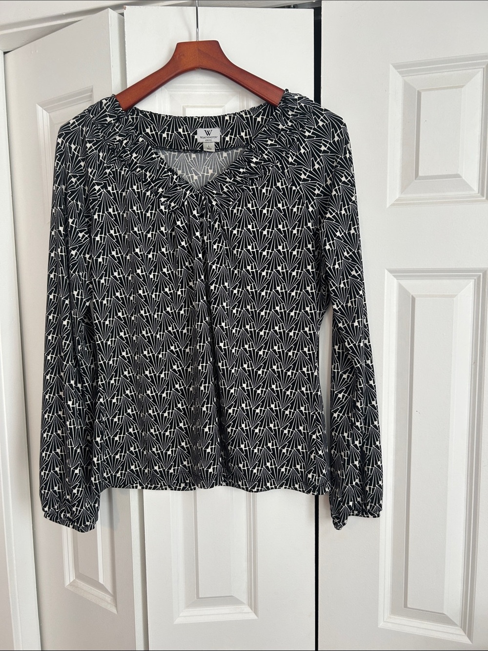 Worthington Black & White Geometric V-Neck Long-Sleeve Blouse